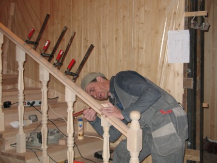 Деревянная лестница своими руками: пошаговая инструкция | «БукДуб» в Санкт-Петербурге